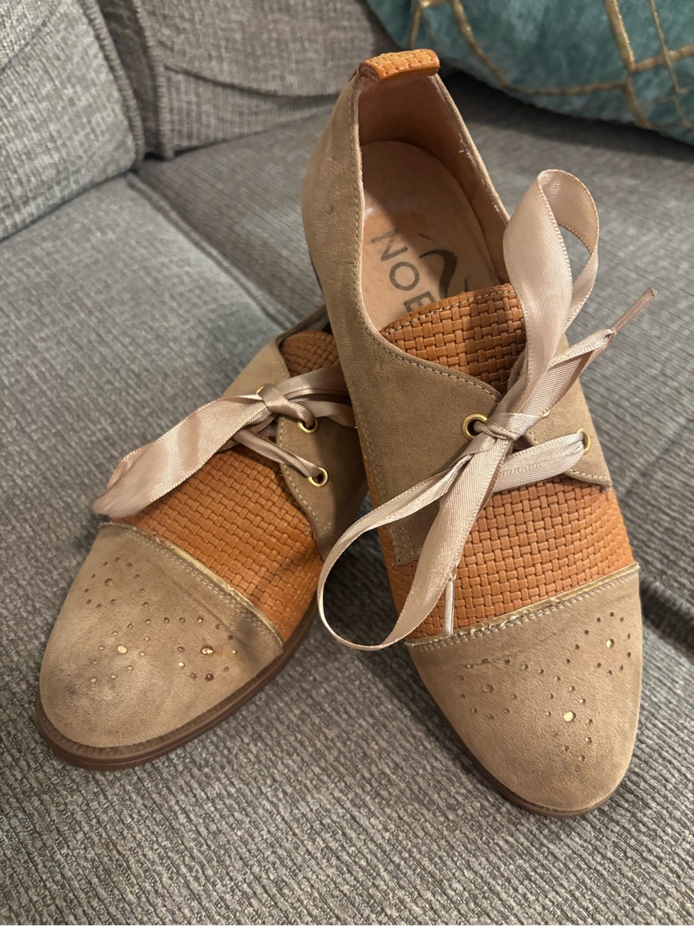 Women's Two-Tone Tan & Camel Lace-Up Flats